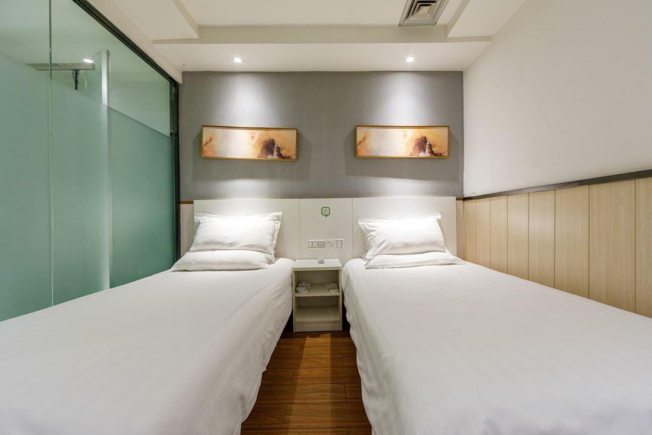 Hotel Hi Chenghuang Temple